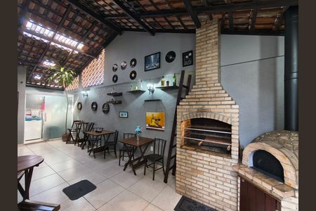 Casa de condomínio à venda com 230m², 4 quartos e 2 vagas