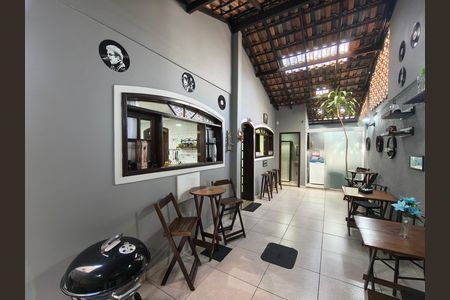 Casa de condomínio à venda com 230m², 4 quartos e 2 vagas