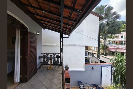 Casa de condomínio à venda com 230m², 4 quartos e 2 vagas