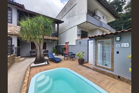 Casa de condomínio à venda com 230m², 4 quartos e 2 vagas