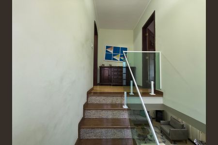 Casa de condomínio à venda com 230m², 4 quartos e 2 vagas