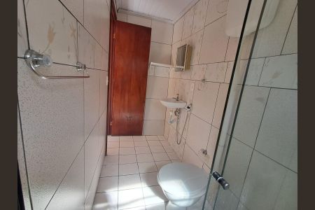 Banheiro de kitnet/studio para alugar com 1 quarto, 30m² em Quarteirão Ingelheim, Petrópolis