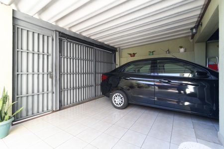 Casa à venda com 250m², 3 quartos e 3 vagas Casa à venda com 250m², 3 quartos e 3 vagasGaragem
