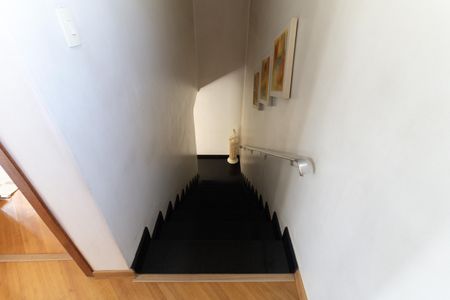 Escada de casa à venda com 3 quartos, 250m² em Vila Moraes, São Paulo