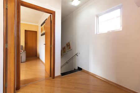Casa à venda com 250m², 3 quartos e 3 vagas Casa à venda com 250m², 3 quartos e 3 vagasCorredor