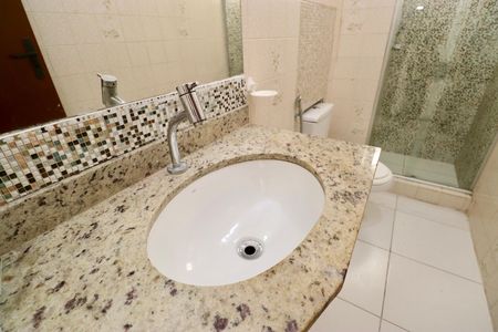 Apartamento para alugar com 65m², 2 quartos e sem vagaBanheiro