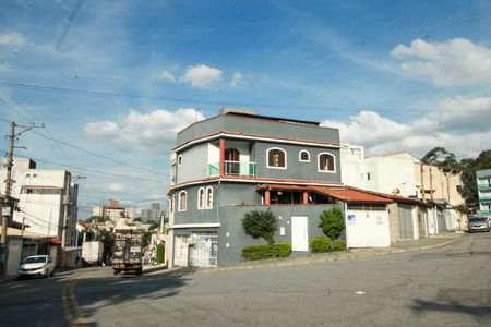 Casa para alugar com 207m², 3 quartos e 3 vagas Casa para alugar com 207m², 3 quartos e 3 vagasFachada