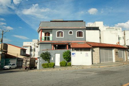 Casa para alugar com 207m², 3 quartos e 3 vagas Casa para alugar com 207m², 3 quartos e 3 vagasFachada