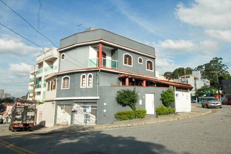 Casa para alugar com 207m², 3 quartos e 3 vagas Casa para alugar com 207m², 3 quartos e 3 vagasFachada
