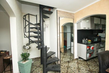 Casa para alugar com 207m², 3 quartos e 3 vagas Casa para alugar com 207m², 3 quartos e 3 vagasEscada