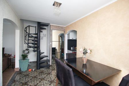 Casa para alugar com 207m², 3 quartos e 3 vagas Casa para alugar com 207m², 3 quartos e 3 vagasSala de Jantar