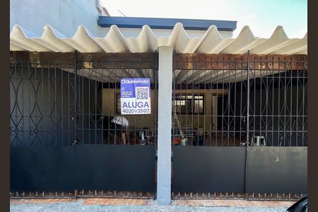 Casa para alugar com 120m², 2 quartos e 3 vagas Casa para alugar com 120m², 2 quartos e 3 vagasFachada