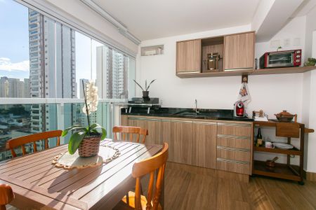 Apartamento à venda com 85m², 3 quartos e 2 vagas Apartamento à venda com 85m², 3 quartos e 2 vagasVaranda gourmet