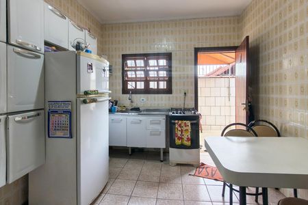 Casa para alugar com 67m², 2 quartos e 2 vagasCozinha 
