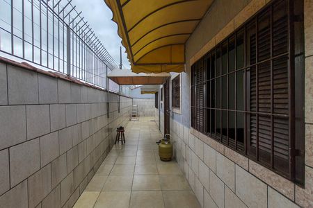Casa para alugar com 67m², 2 quartos e 2 vagasCorredor 