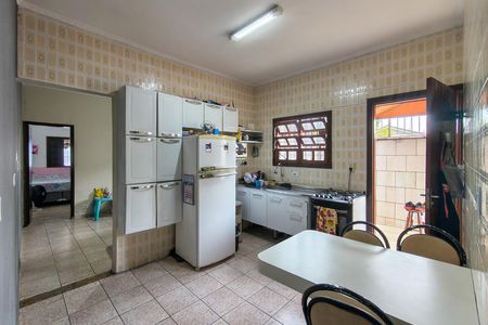 Casa para alugar com 67m², 2 quartos e 2 vagasCozinha 