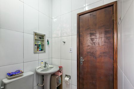 Casa para alugar com 67m², 2 quartos e 2 vagasBanheiro 