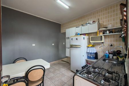 Casa para alugar com 67m², 2 quartos e 2 vagasCozinha 