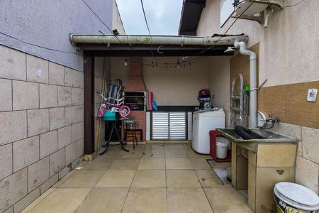 Casa para alugar com 67m², 2 quartos e 2 vagasQuintal 