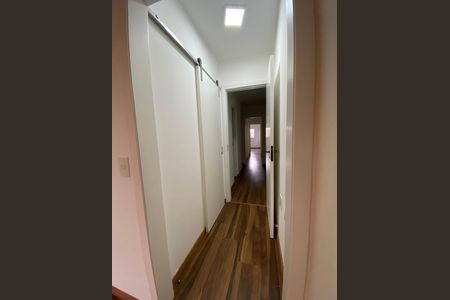 Casa para alugar com 130m², 3 quartos e 2 vagas Casa para alugar com 130m², 3 quartos e 2 vagasCorredor quartos