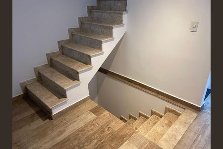 Casa para alugar com 130m², 3 quartos e 2 vagas Casa para alugar com 130m², 3 quartos e 2 vagasSala