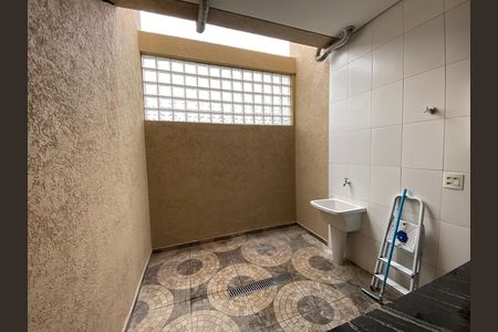 Casa para alugar com 130m², 3 quartos e 2 vagas Casa para alugar com 130m², 3 quartos e 2 vagasÁrea de serviço