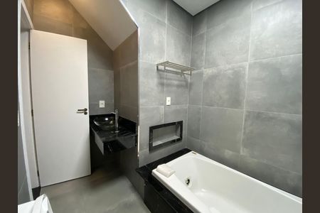 Casa para alugar com 130m², 3 quartos e 2 vagas Casa para alugar com 130m², 3 quartos e 2 vagasBanheiro
