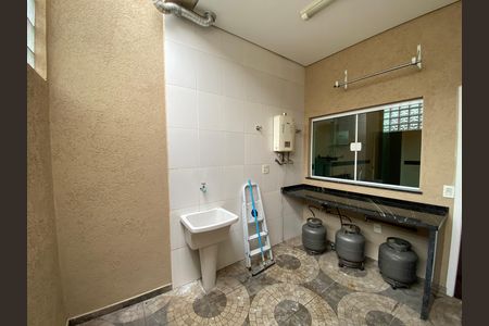 Casa para alugar com 130m², 3 quartos e 2 vagas Casa para alugar com 130m², 3 quartos e 2 vagasÁrea de serviço