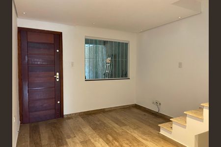 Casa para alugar com 130m², 3 quartos e 2 vagas Casa para alugar com 130m², 3 quartos e 2 vagasSala