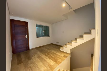 Casa para alugar com 130m², 3 quartos e 2 vagas Casa para alugar com 130m², 3 quartos e 2 vagasSala