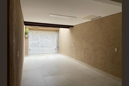 Casa para alugar com 130m², 3 quartos e 2 vagas Casa para alugar com 130m², 3 quartos e 2 vagasÁrea de serviço