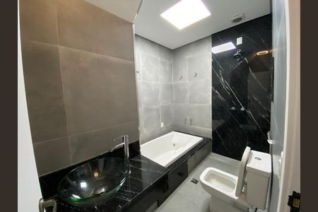 Casa para alugar com 130m², 3 quartos e 2 vagas Casa para alugar com 130m², 3 quartos e 2 vagasBanheiro