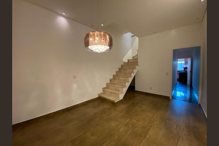 Casa para alugar com 130m², 3 quartos e 2 vagas Casa para alugar com 130m², 3 quartos e 2 vagasSala de Jantar