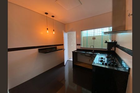 Casa para alugar com 130m², 3 quartos e 2 vagas Casa para alugar com 130m², 3 quartos e 2 vagasCozinha