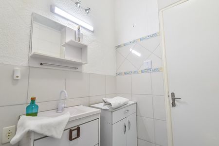 Casa à venda com 100m², 3 quartos e sem vaga Casa à venda com 100m², 3 quartos e sem vagaBanheiro social