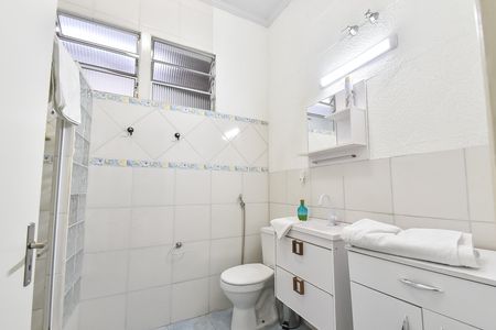 Casa à venda com 100m², 3 quartos e sem vaga Casa à venda com 100m², 3 quartos e sem vagaBanheiro social