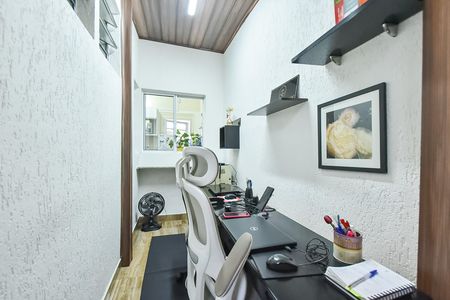Casa à venda com 100m², 3 quartos e sem vaga Casa à venda com 100m², 3 quartos e sem vagaEscritório