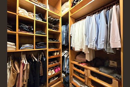 Apartamento para alugar com 220m², 4 quartos e 3 vagasCloset da suíte 1