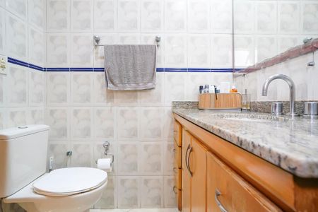 Apartamento à venda com 135m², 3 quartos e 3 vagasBanheiro da suíte