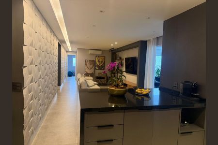 Apartamento à venda com 140m², 3 quartos e 3 vagas Apartamento à venda com 140m², 3 quartos e 3 vagasCozinha