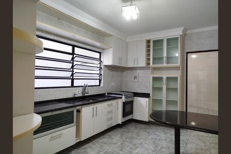 Casa para alugar com 250m², 4 quartos e 4 vagas Casa para alugar com 250m², 4 quartos e 4 vagasCozinha