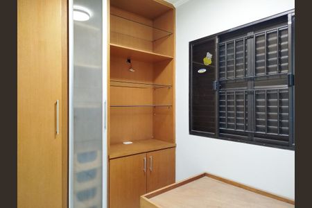 Casa para alugar com 250m², 4 quartos e 4 vagas Casa para alugar com 250m², 4 quartos e 4 vagasQuarto 2