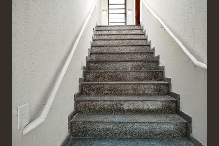 Casa para alugar com 250m², 4 quartos e 4 vagas Casa para alugar com 250m², 4 quartos e 4 vagasEscada da garagem