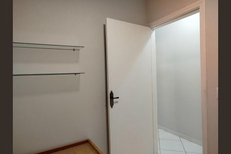 Casa para alugar com 250m², 4 quartos e 4 vagas Casa para alugar com 250m², 4 quartos e 4 vagasQuarto 2
