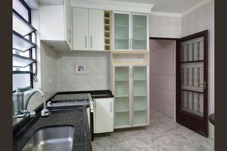 Casa para alugar com 250m², 4 quartos e 4 vagas Casa para alugar com 250m², 4 quartos e 4 vagasCozinha