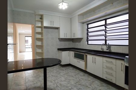 Casa para alugar com 250m², 4 quartos e 4 vagas Casa para alugar com 250m², 4 quartos e 4 vagasCozinha