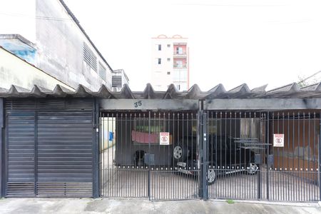 Casa à venda com 200m², 2 quartos e 7 vagas Casa à venda com 200m², 2 quartos e 7 vagasFachada