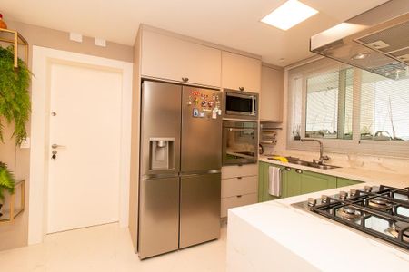 Apartamento para alugar com 233m², 4 quartos e 2 vagas Apartamento para alugar com 233m², 4 quartos e 2 vagasCozinha - Armários