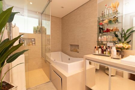 Apartamento para alugar com 233m², 4 quartos e 2 vagas Apartamento para alugar com 233m², 4 quartos e 2 vagasBanheiro da Suíte 3
