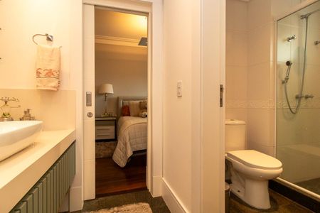 Apartamento para alugar com 233m², 4 quartos e 2 vagas Apartamento para alugar com 233m², 4 quartos e 2 vagasBanheiro da Suíte 2